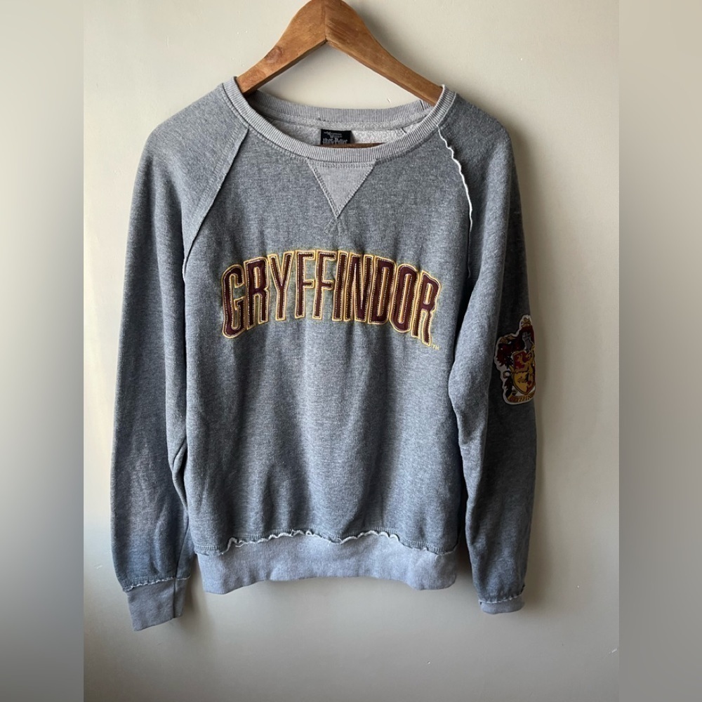 UNIVERSAL Studios Wizarding World Harry Potter Gryffindor Crewneck Sweatshirt